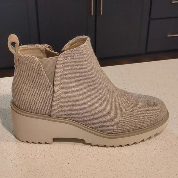 Tom's Maude Twill Shimmer Wedge Boots - Picture 2 of 4